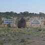 Ein Felsen markiert die Grenze zwischen South Australia und dem Northern Territory.