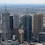 Blick in die entgegengesetzte Richtung auf die Skyline der Stadt.