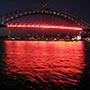 20:52 Uhr. Erste Lichter auf der Brücke. In 8 Minuten beginnt das kleine 9 Uhr Feuerwerk.