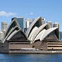 Fahrt um das Opera House Richtung Circular Quay.